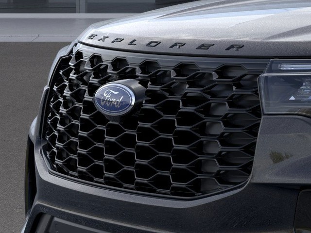 Ford Explorer Vehicle Full-screen Gallery Image 17