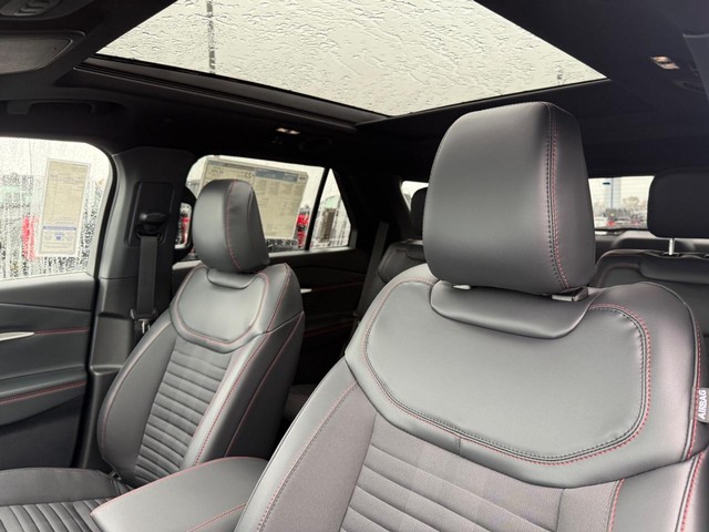 Ford Explorer Vehicle Full-screen Gallery Image 28