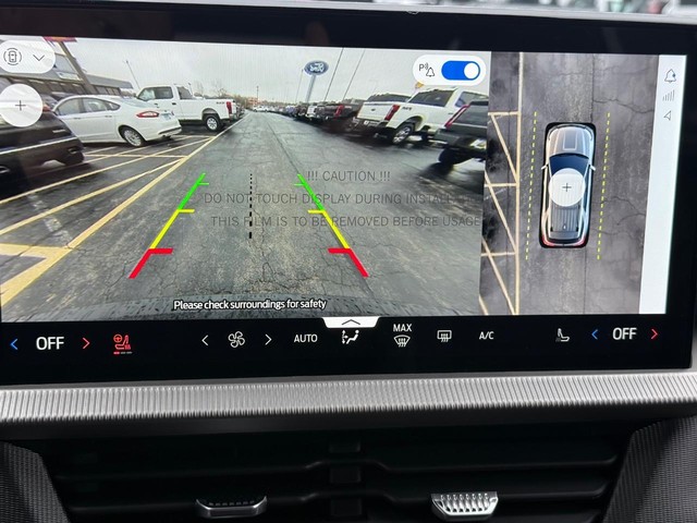 Ford Explorer Vehicle Full-screen Gallery Image 31