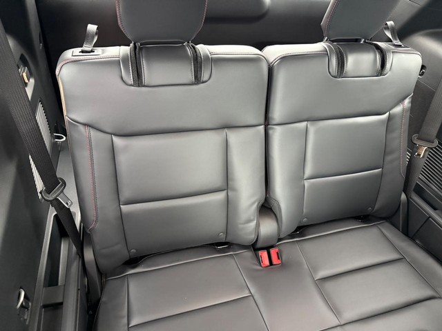 Ford Explorer Vehicle Full-screen Gallery Image 36