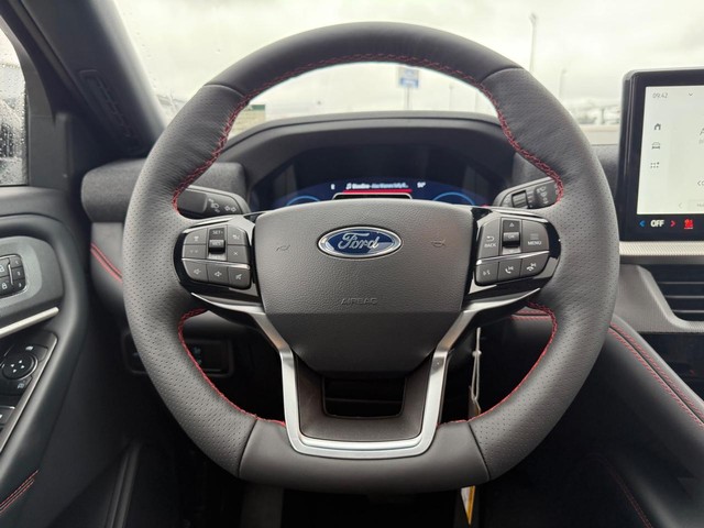 Ford Explorer Vehicle Full-screen Gallery Image 38