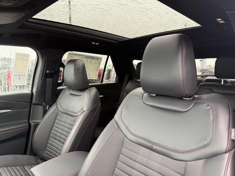 Ford Explorer Vehicle Full-screen Gallery Image 28