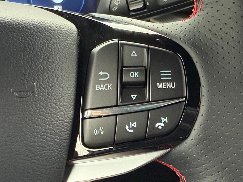 Ford Explorer Vehicle Full-screen Gallery Image 30