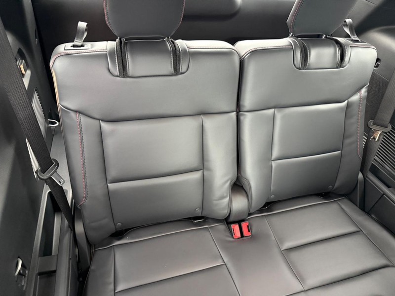 Ford Explorer Vehicle Full-screen Gallery Image 36