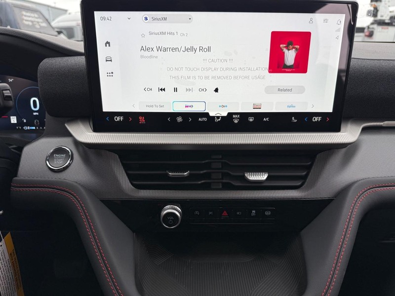 Ford Explorer Vehicle Full-screen Gallery Image 39