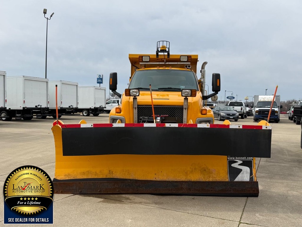 GMC TC8500 Vehicle Full-screen Gallery Image 2