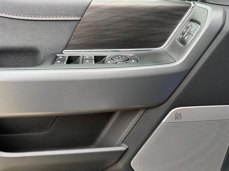 Ford F-150 Vehicle Full-screen Gallery Image 8