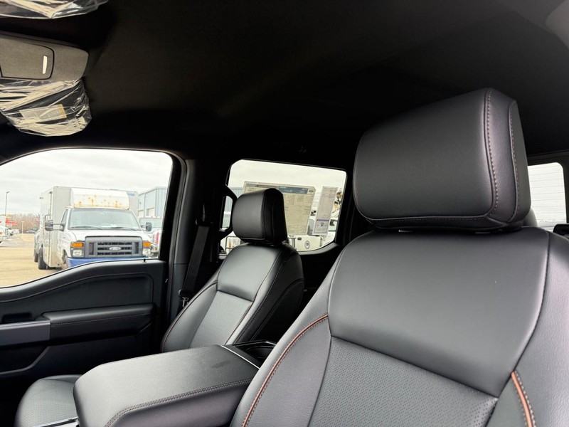 Ford F-150 Vehicle Full-screen Gallery Image 9