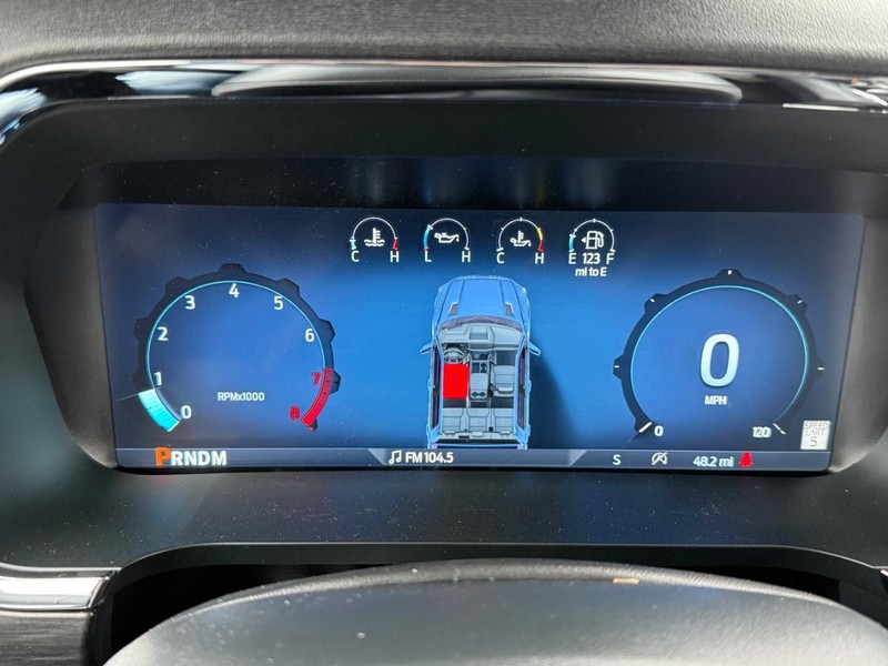 Ford F-150 Vehicle Full-screen Gallery Image 12