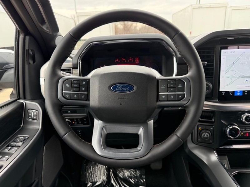 Ford F-150 Vehicle Full-screen Gallery Image 18