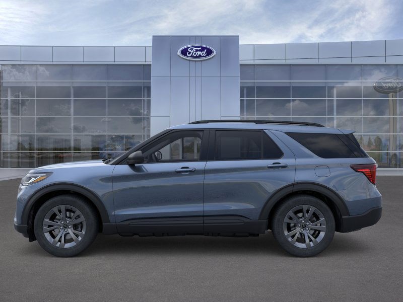 Ford Explorer Vehicle Full-screen Gallery Image 3