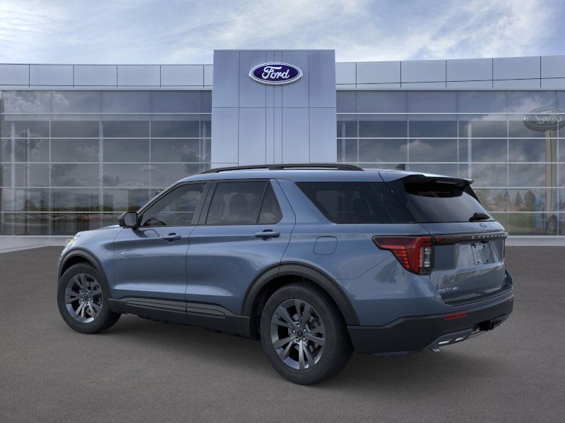 Ford Explorer Vehicle Full-screen Gallery Image 4