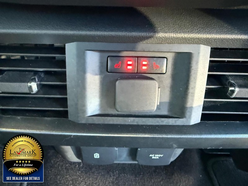 Ford F-150 Vehicle Full-screen Gallery Image 17