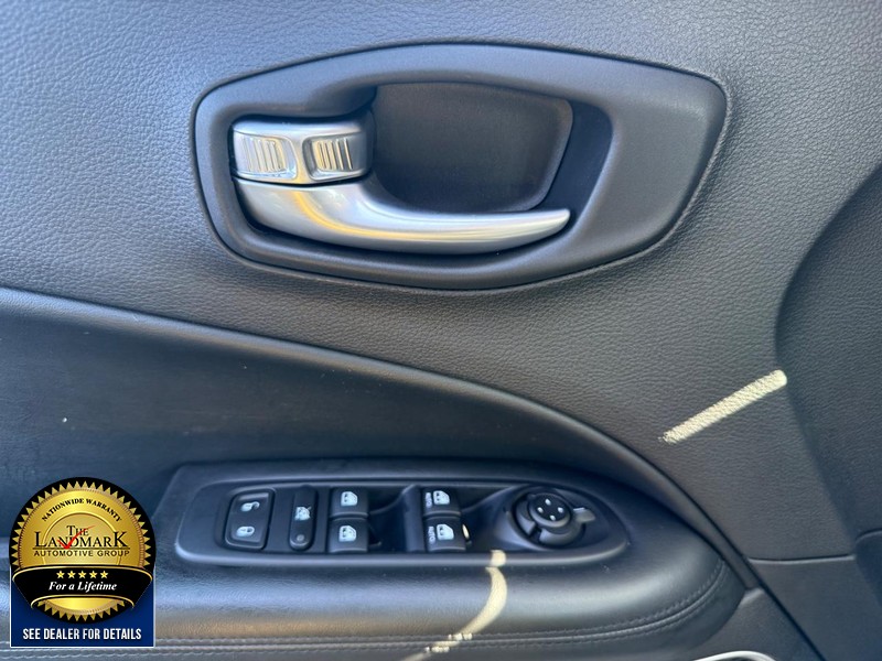 Jeep Compass Vehicle Full-screen Gallery Image 8