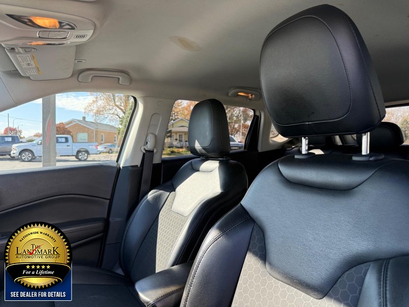 Jeep Compass Vehicle Full-screen Gallery Image 9