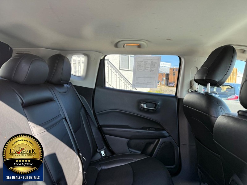 Jeep Compass Vehicle Full-screen Gallery Image 12