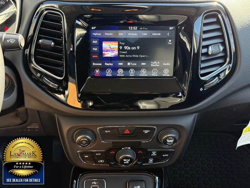 Jeep Compass Vehicle Full-screen Gallery Image 14