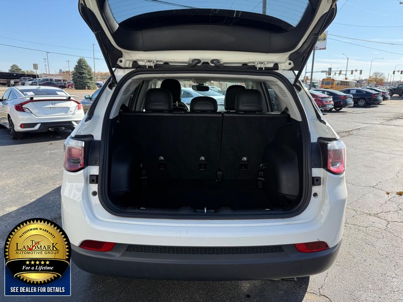 Jeep Compass Vehicle Full-screen Gallery Image 15