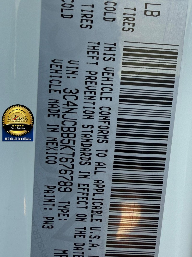 Jeep Compass Vehicle Full-screen Gallery Image 17