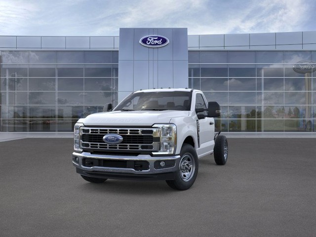 Ford F-350SD Vehicle Full-screen Gallery Image 2