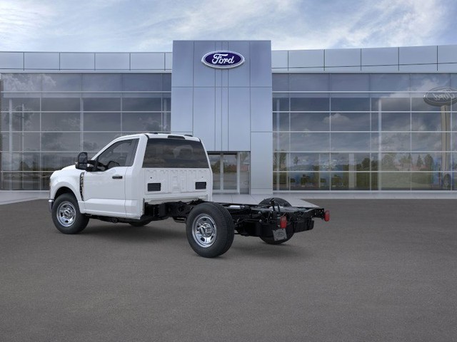 Ford F-350SD Vehicle Full-screen Gallery Image 4