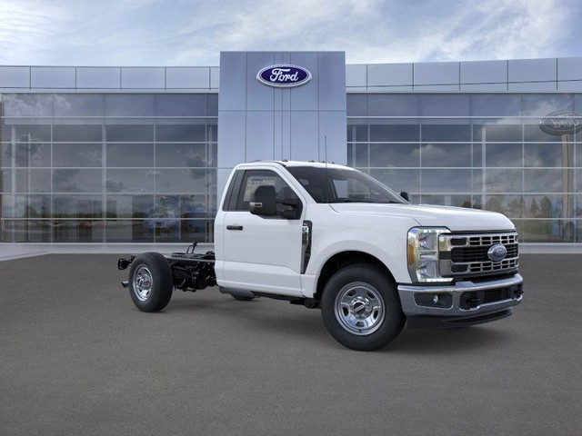 Ford F-350SD Vehicle Full-screen Gallery Image 7