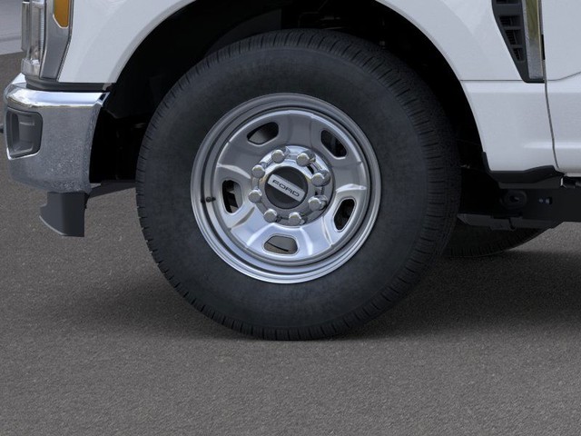 Ford F-350SD Vehicle Full-screen Gallery Image 19