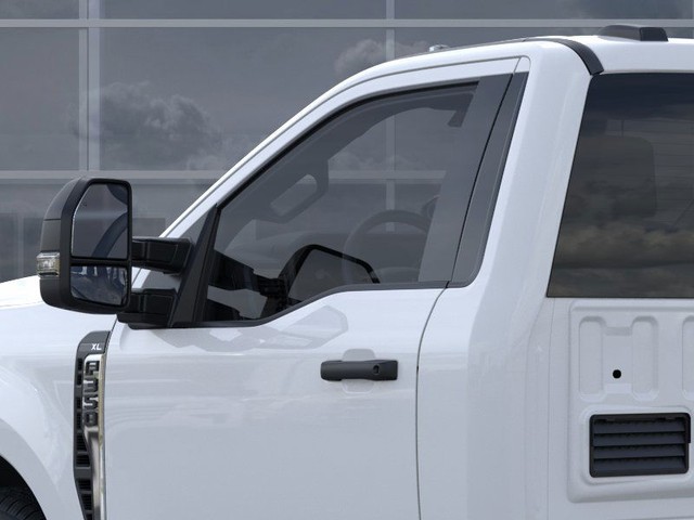 Ford F-350SD Vehicle Full-screen Gallery Image 20