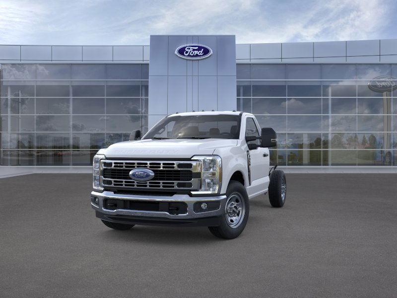 Ford Super Duty F-350 SRW Vehicle Full-screen Gallery Image 2