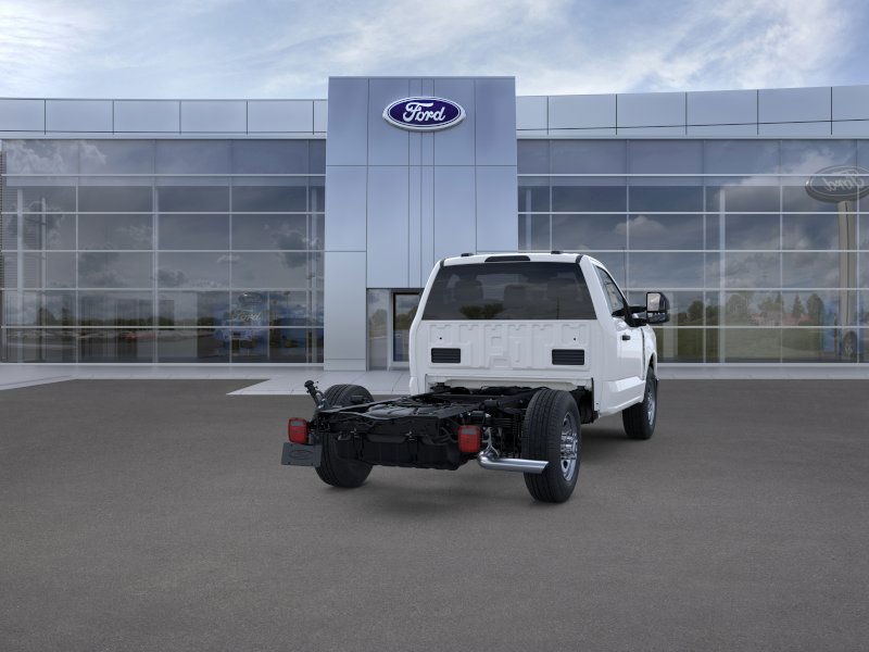 Ford Super Duty F-350 SRW Vehicle Full-screen Gallery Image 8