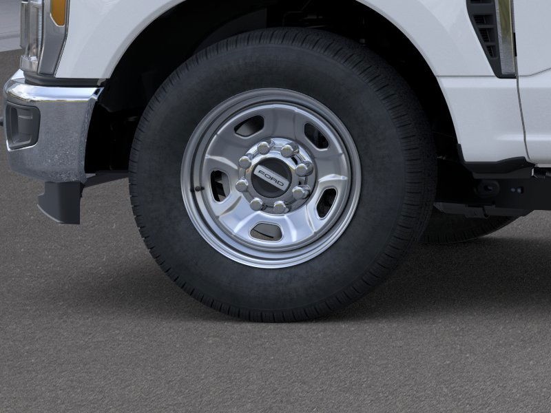 Ford Super Duty F-350 SRW Vehicle Full-screen Gallery Image 19