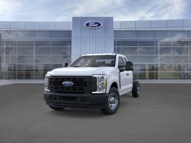 Ford F-350SD Vehicle Full-screen Gallery Image 2