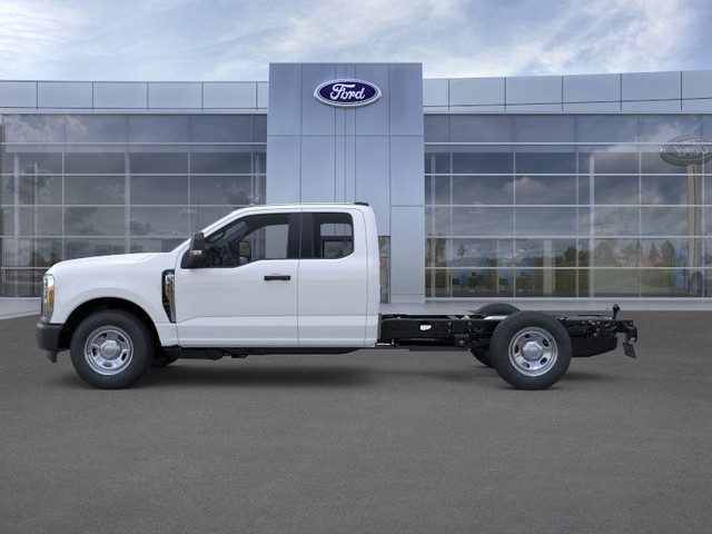 Ford F-350SD Vehicle Full-screen Gallery Image 3