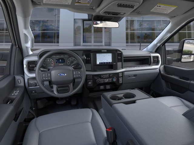 Ford F-350SD Vehicle Full-screen Gallery Image 9