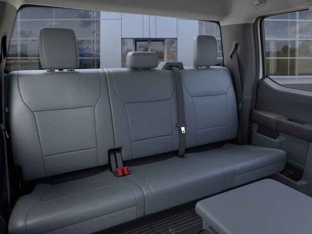 Ford F-350SD Vehicle Full-screen Gallery Image 11