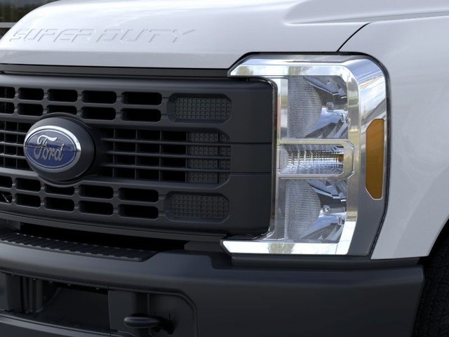 Ford F-350SD Vehicle Full-screen Gallery Image 17