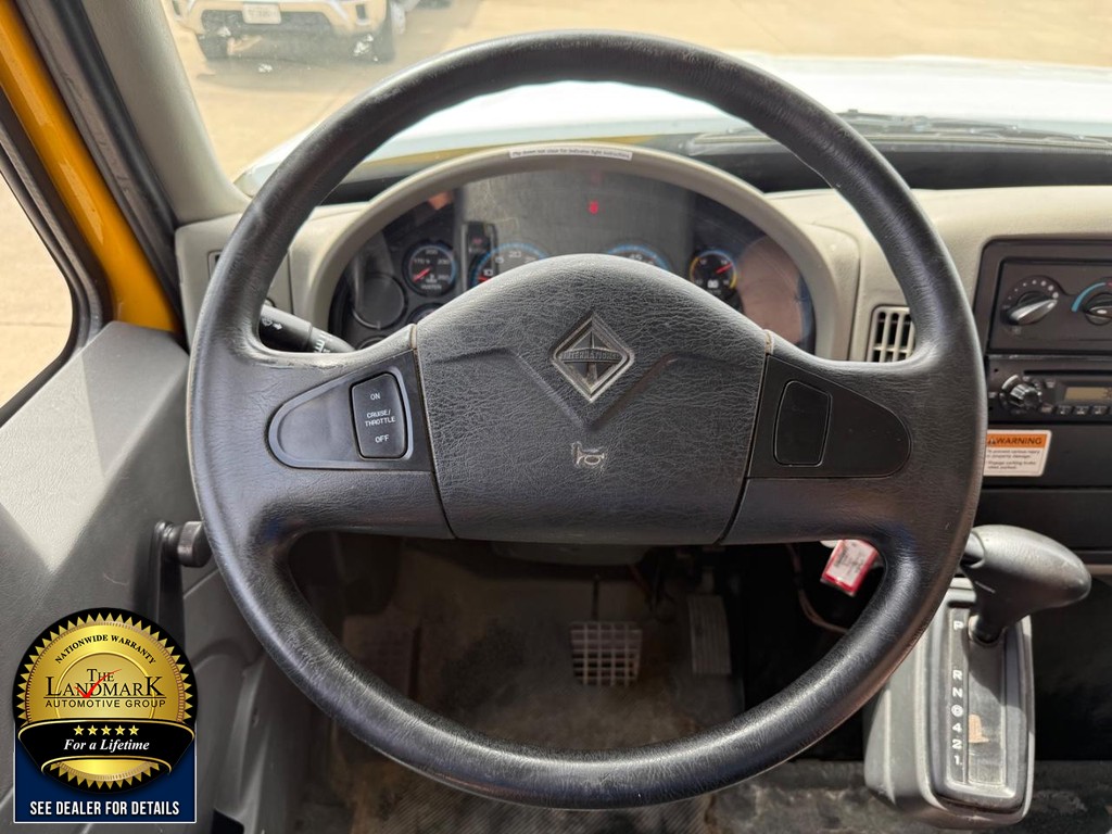 International Vehicle Full-screen Gallery Image 14