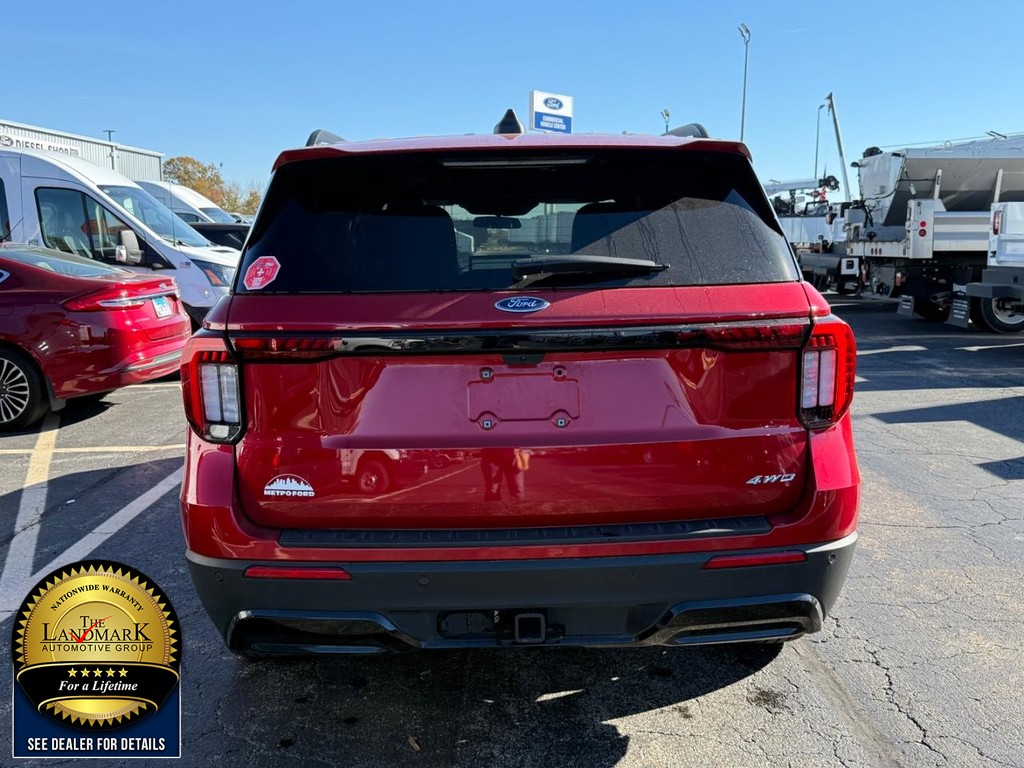 Ford Explorer Vehicle Full-screen Gallery Image 6