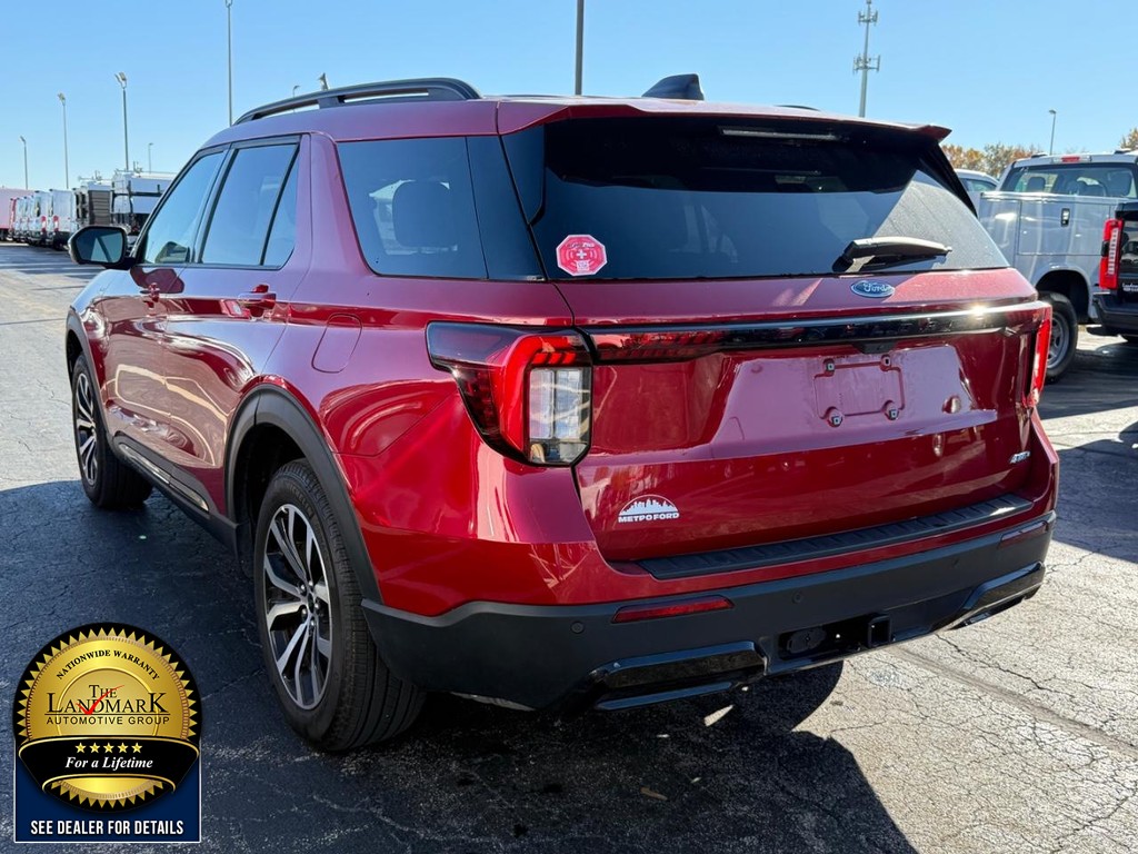 Ford Explorer Vehicle Full-screen Gallery Image 7