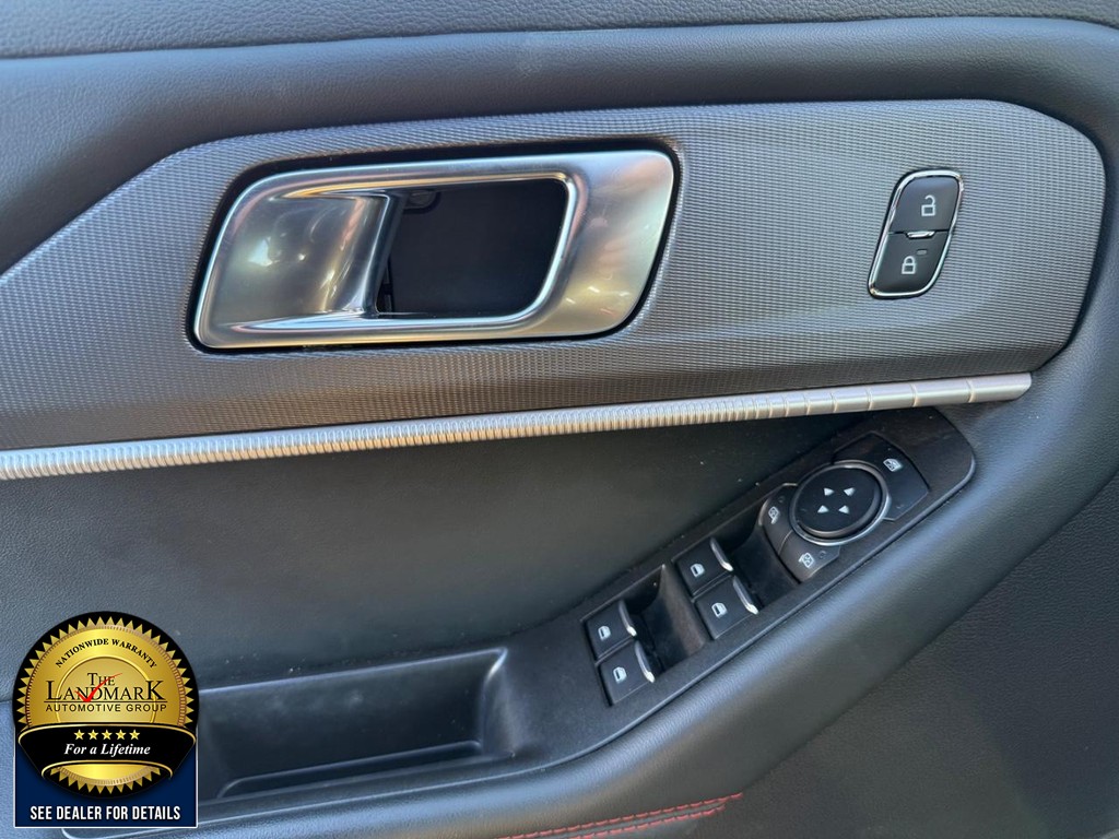 Ford Explorer Vehicle Full-screen Gallery Image 8