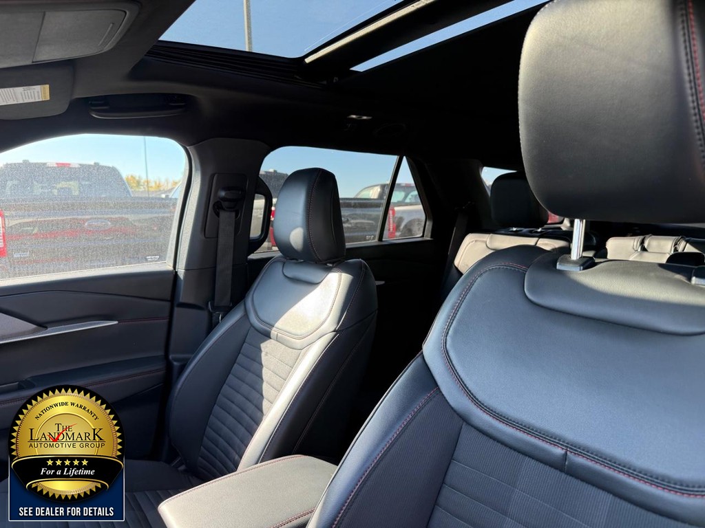 Ford Explorer Vehicle Full-screen Gallery Image 9