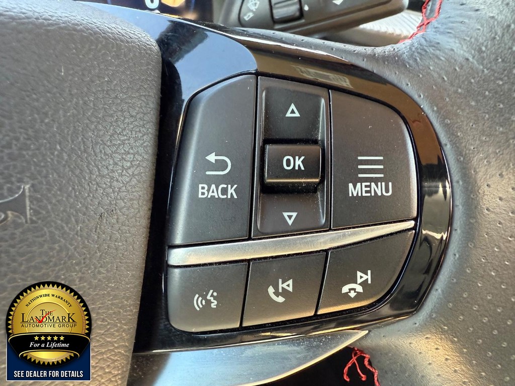 Ford Explorer Vehicle Full-screen Gallery Image 11