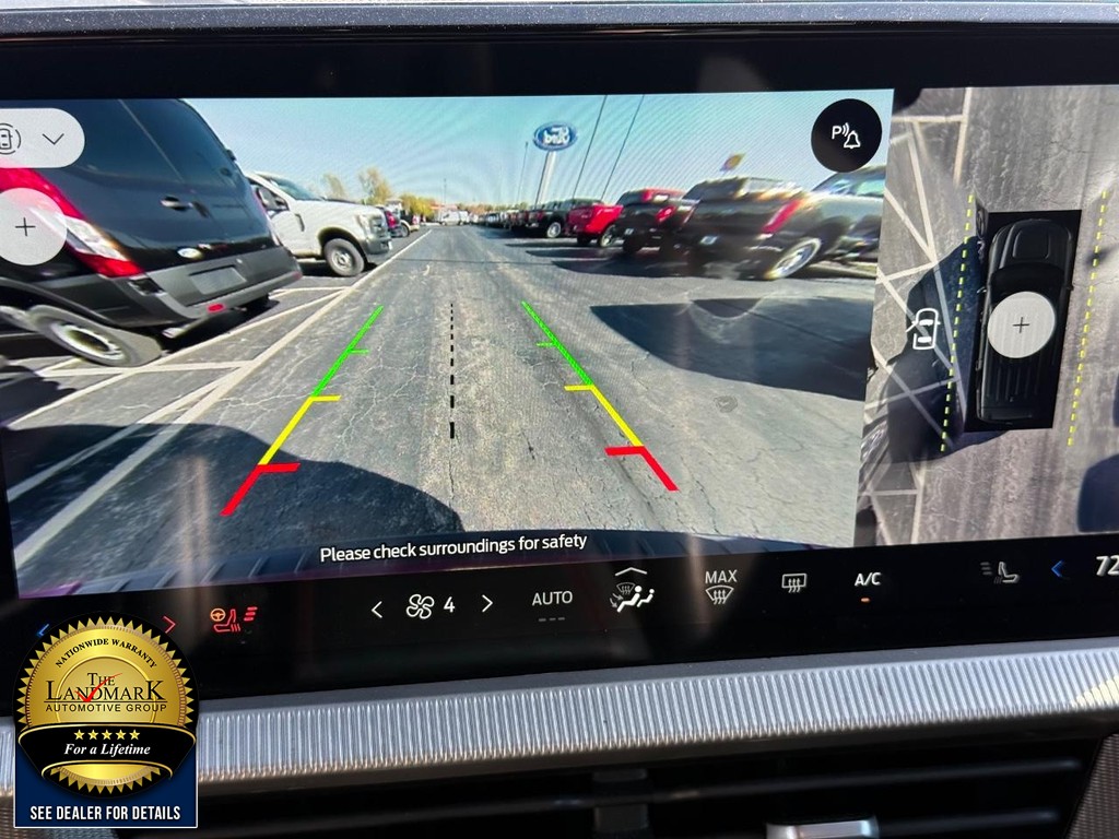 Ford Explorer Vehicle Full-screen Gallery Image 13