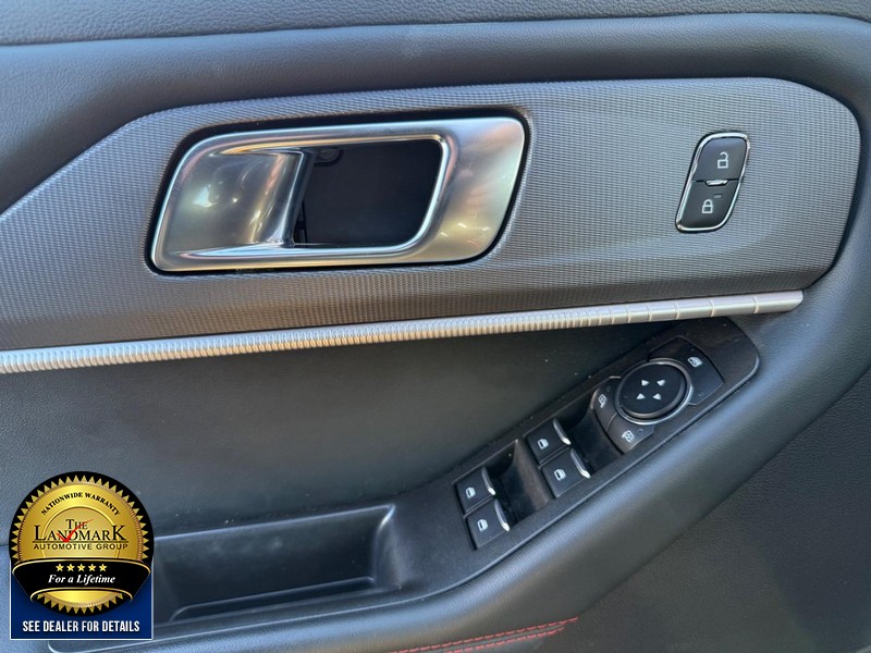 Ford Explorer Vehicle Full-screen Gallery Image 8