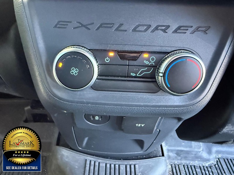 Ford Explorer Vehicle Full-screen Gallery Image 17