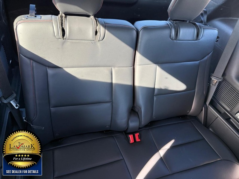 Ford Explorer Vehicle Full-screen Gallery Image 18