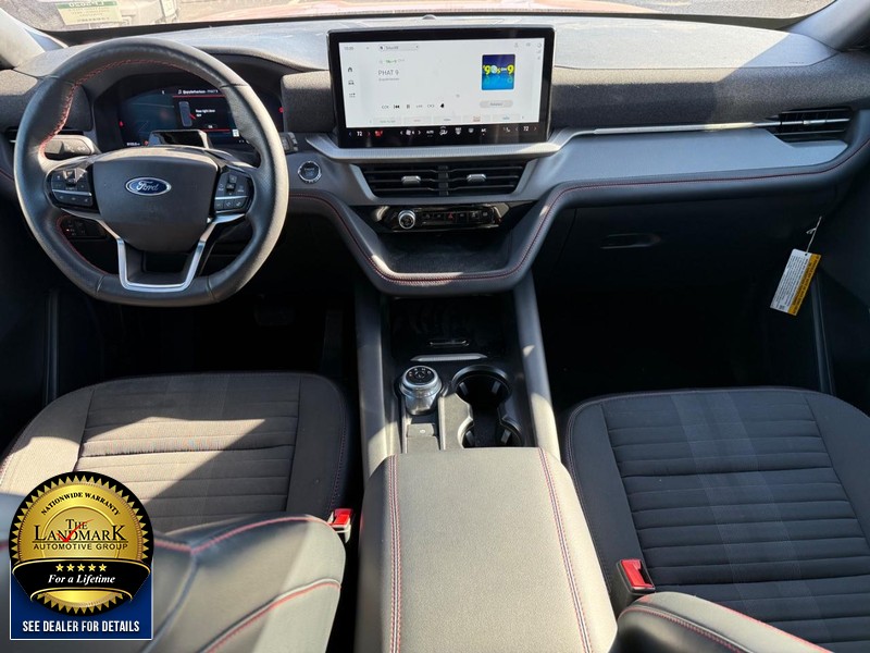 Ford Explorer Vehicle Full-screen Gallery Image 19