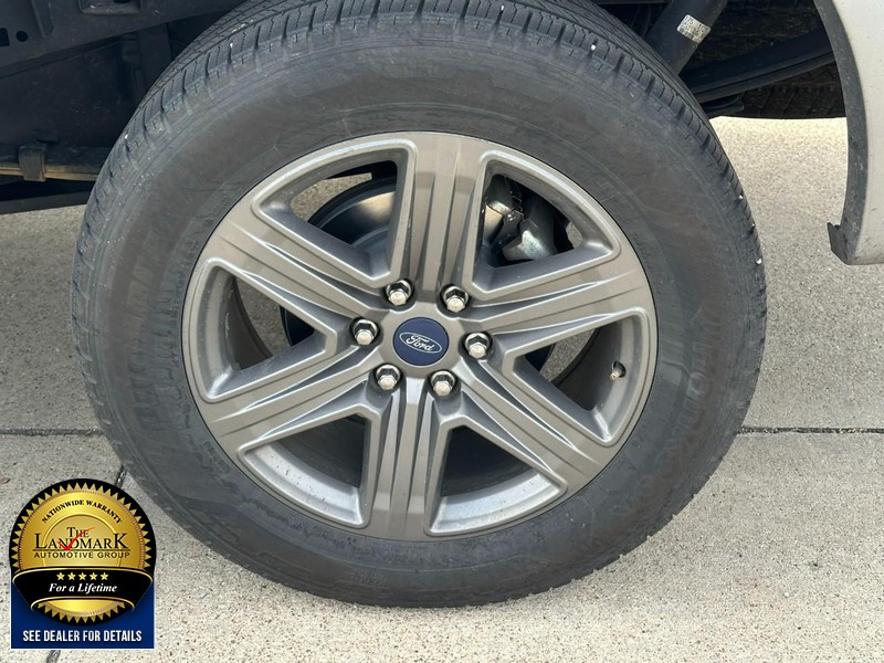 Ford F-150 Vehicle Full-screen Gallery Image 6