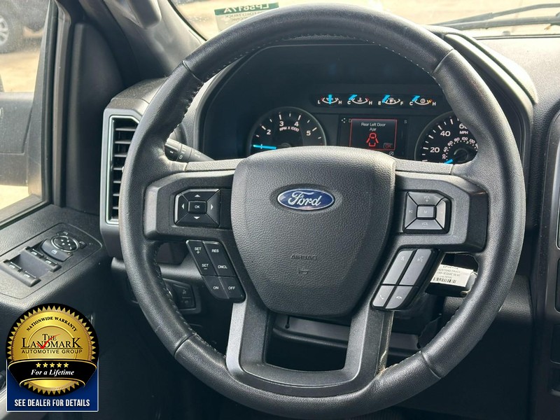 Ford F-150 Vehicle Full-screen Gallery Image 11