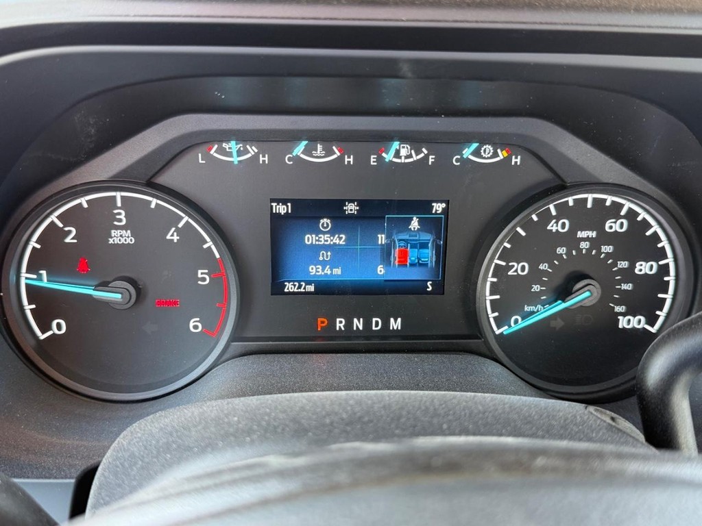 Ford Super Duty F-250 SRW Vehicle Full-screen Gallery Image 8